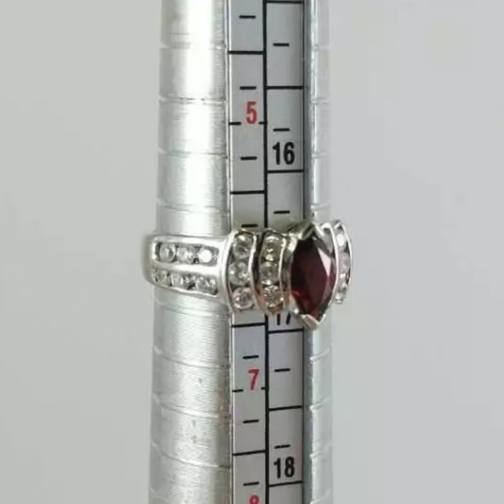 GARNET and CZ RING centerStunning GARNET and CZ stone marquise cut. 🤩.925 - Picture 5 of 6